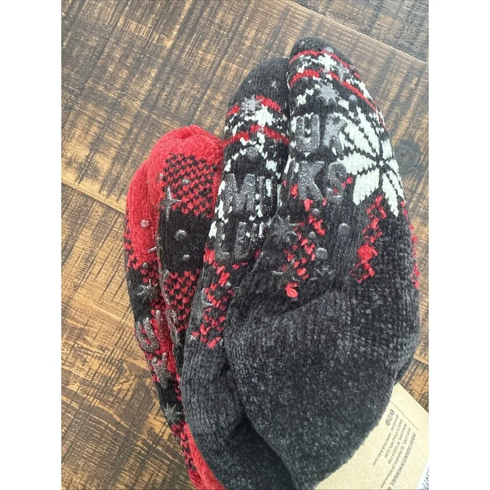 NWT Muk Luks Thick Insulated Cabin Socks Red Plaid Black Snowflakes  S/M